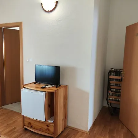 Niko Apartamento Podstrana